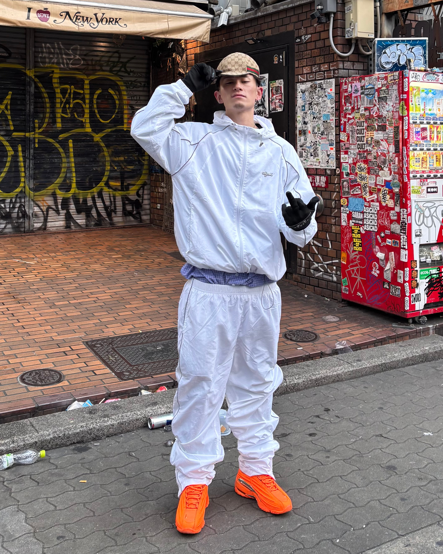 NYLONJACKE + HOSE OUTFIT