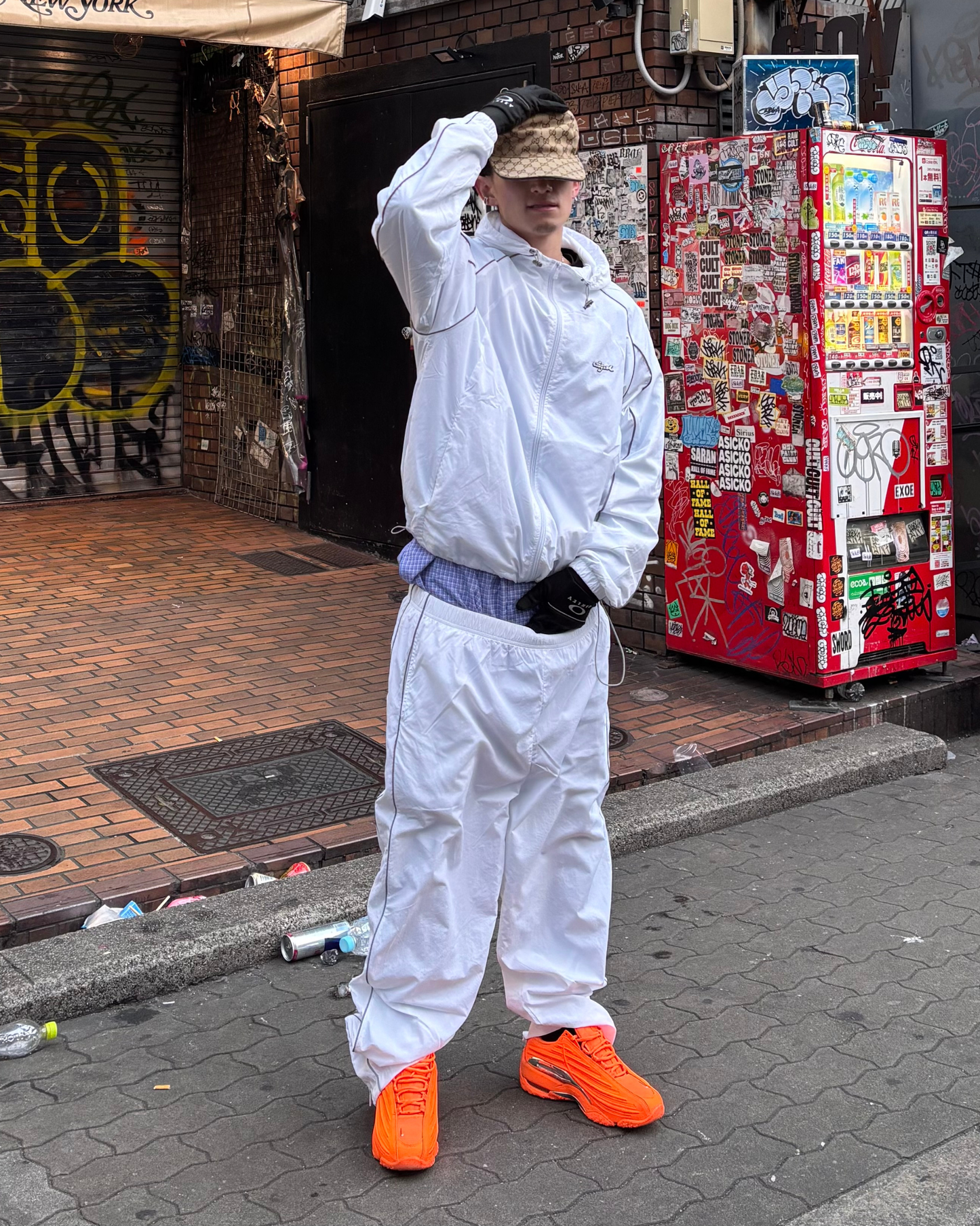 NYLONJACKE + HOSE OUTFIT