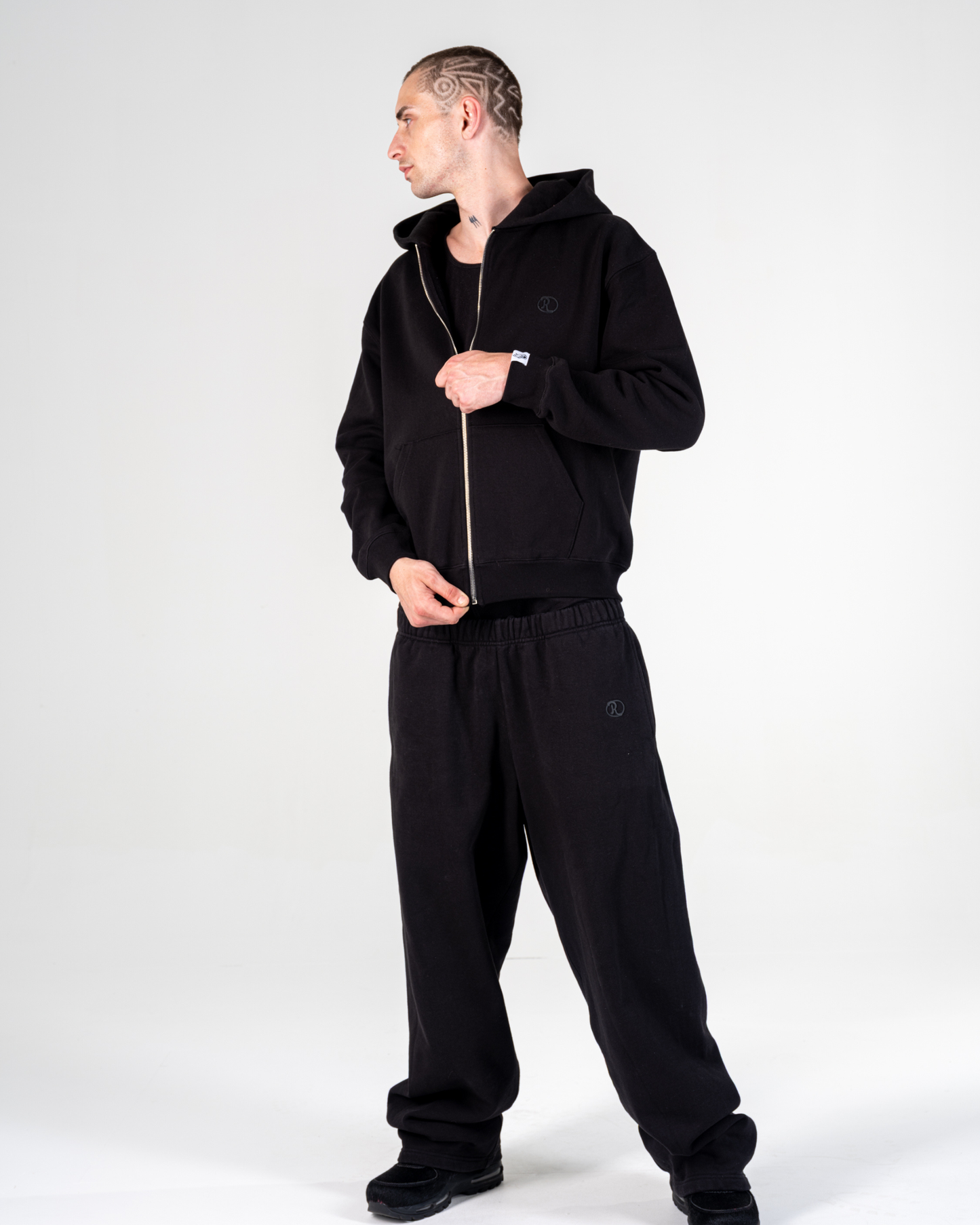 ZIP UP HOODIE [BLACK]
