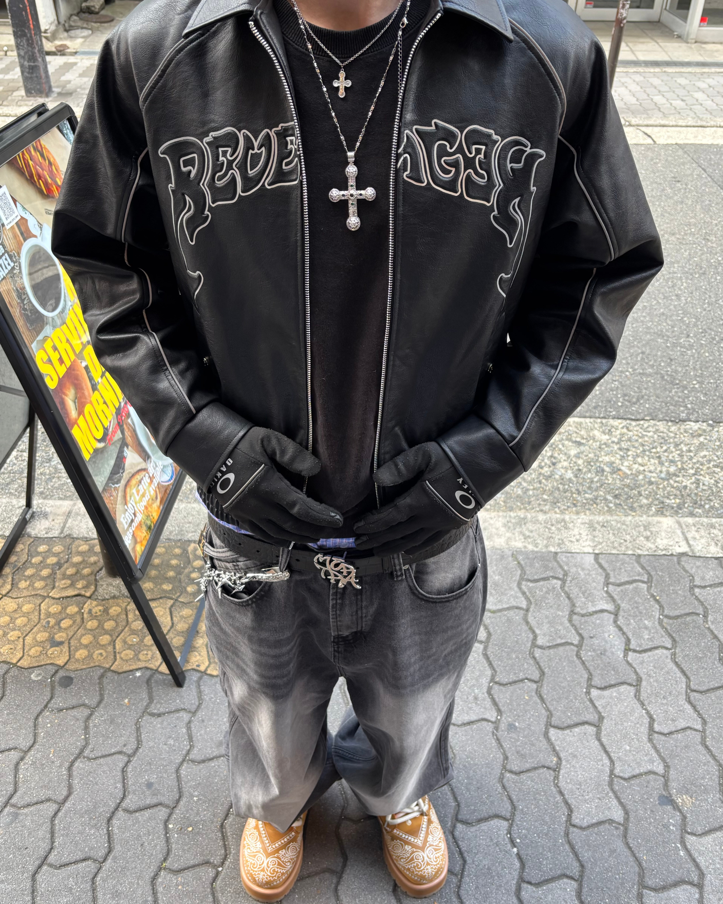 OUTFIT LEDERJACKE + BAGGY JEANS