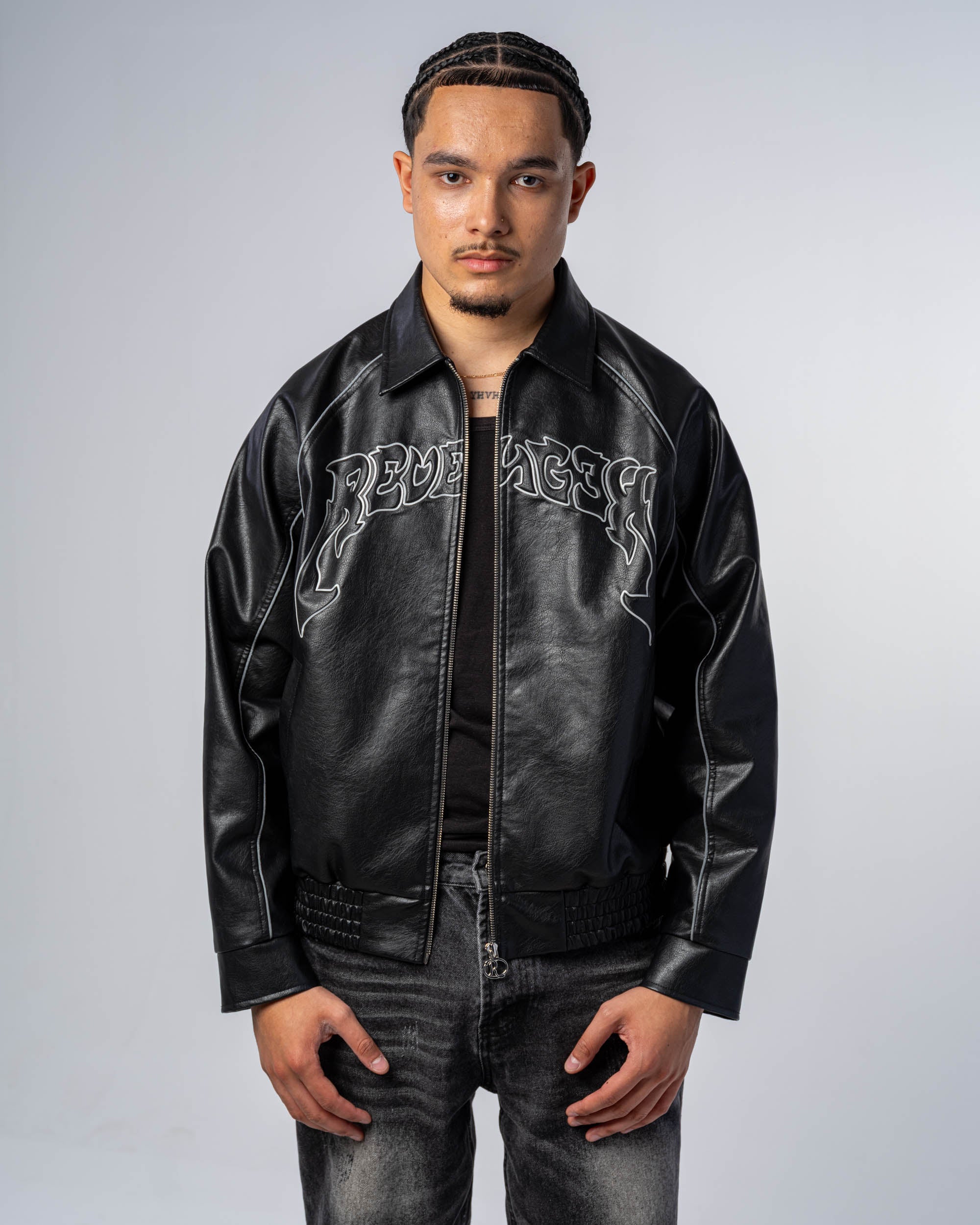 CHAQUETA DE CUERO SINTÉTICO [NEGRO]