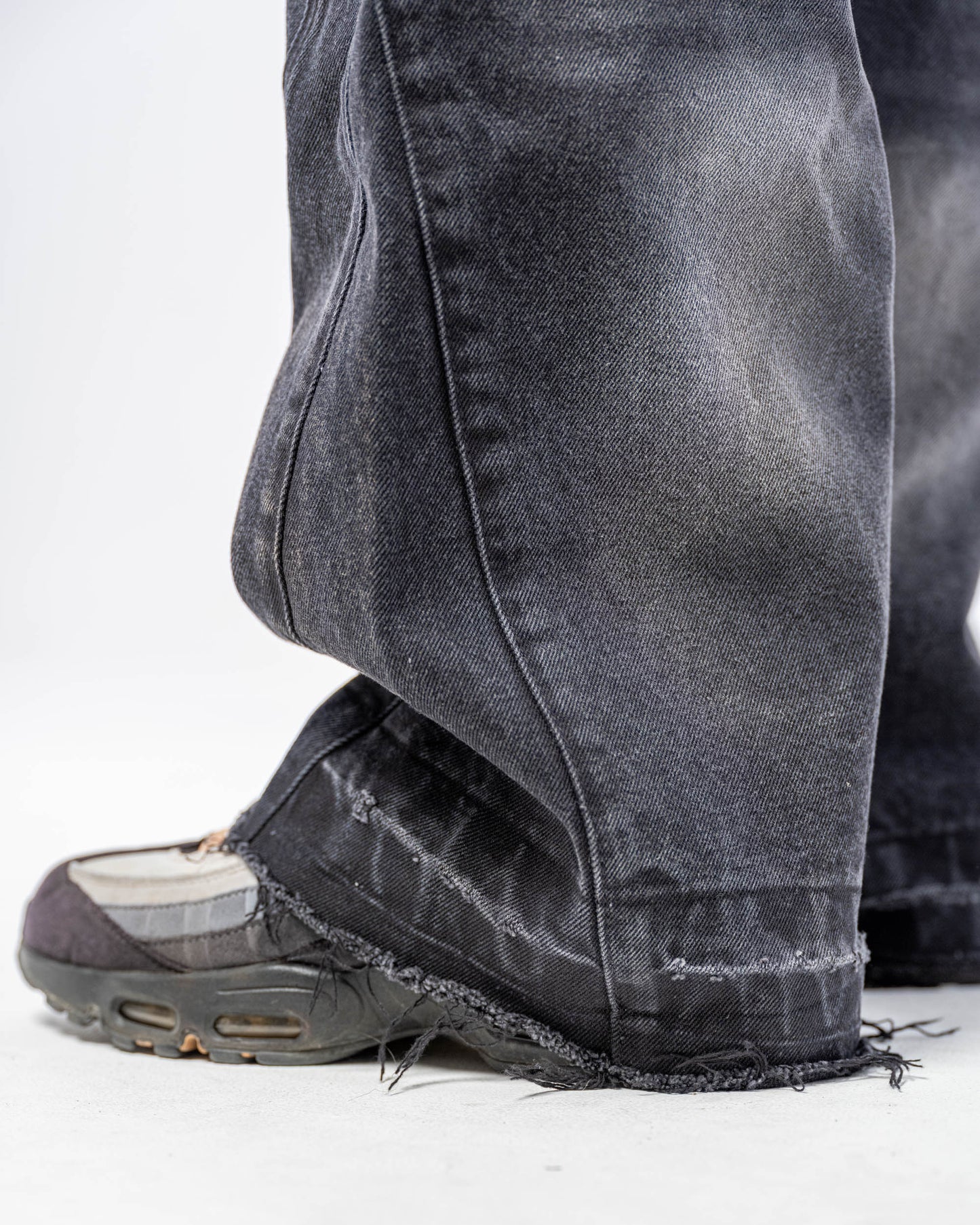 BAGGY FLARE JEANS [SCHWARZ]