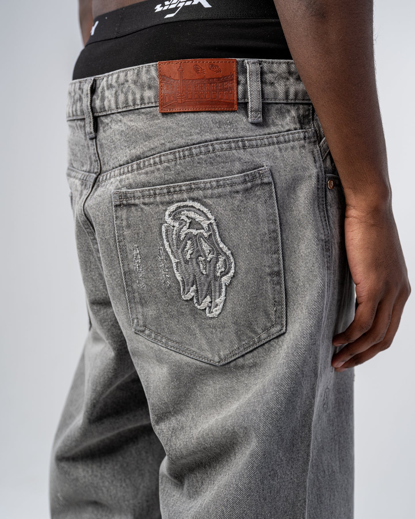 JEANS FLARE FIT CON ZIP [GRIGIO]